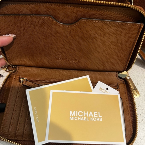 MK Leather Tote & Wallet - Picture 11 of 14